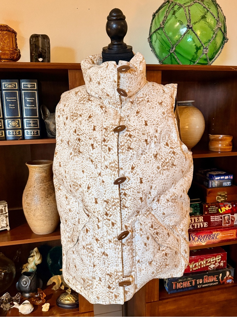 Patagonia Toggle 600-fill Down Vest Cream & Brown Owl Feather Print, XL